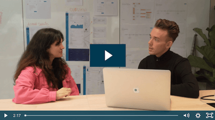 Cansu en Ian in gesprek over het klantonderzoek over betalen via de app