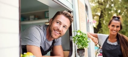 Startende-ondernemers-in-een-foodtruck