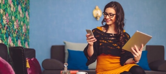 Belegger bekijkt obligaties in een beleggingsapp