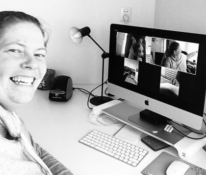 Creatieve zzp'er aan het werk tijdens de coronacrisis