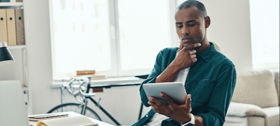 Man vergelijkt pensioenbeleggen en pensioensparen