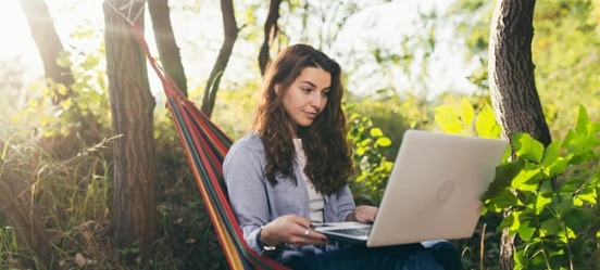 Vrouw onderzoekt waar ze recht op heeft als ze stopt met werken