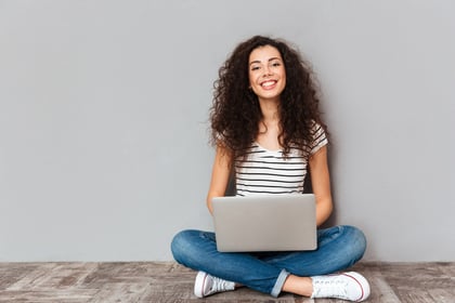 Student is bezig met het opstarten van haar bedrijf