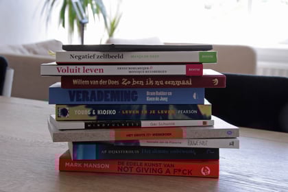 Een stapel zelfhulpboeken